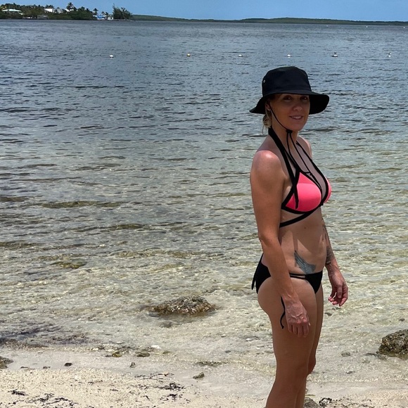 Meet your Posher, Nicole - Picture 5 of 5